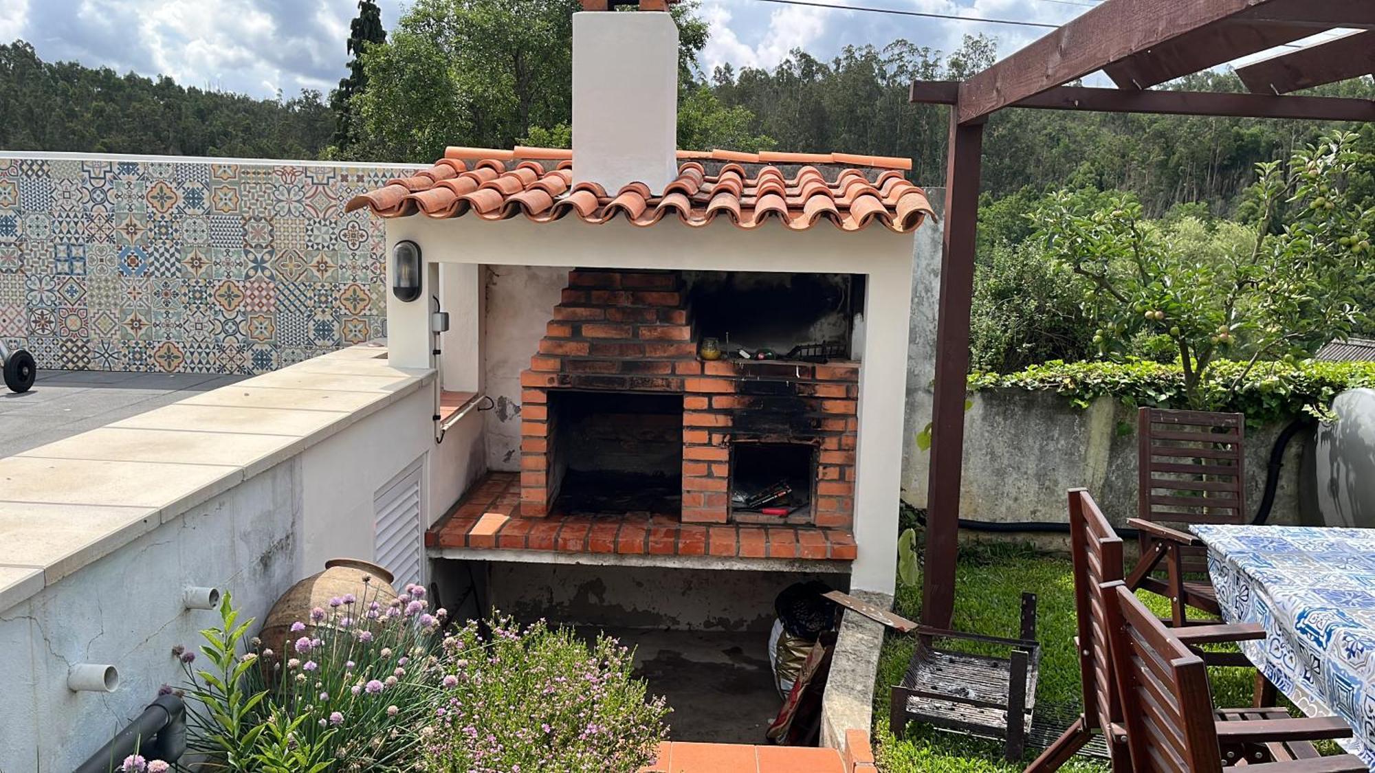 Citrus Tree House, Private Pool And Garden. Holiday home Angeja